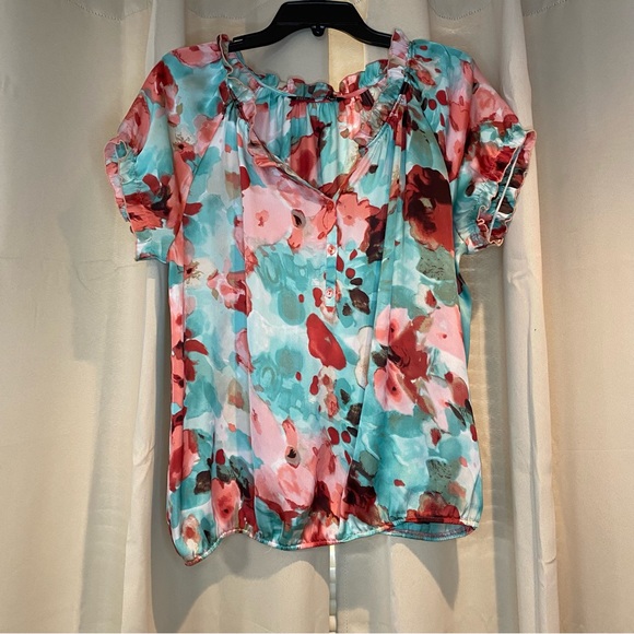ZAC & RACHEL FLORAL RUFFLE V-NECK SHORT SLEEVE BLOUSE - Picture 1 of 8